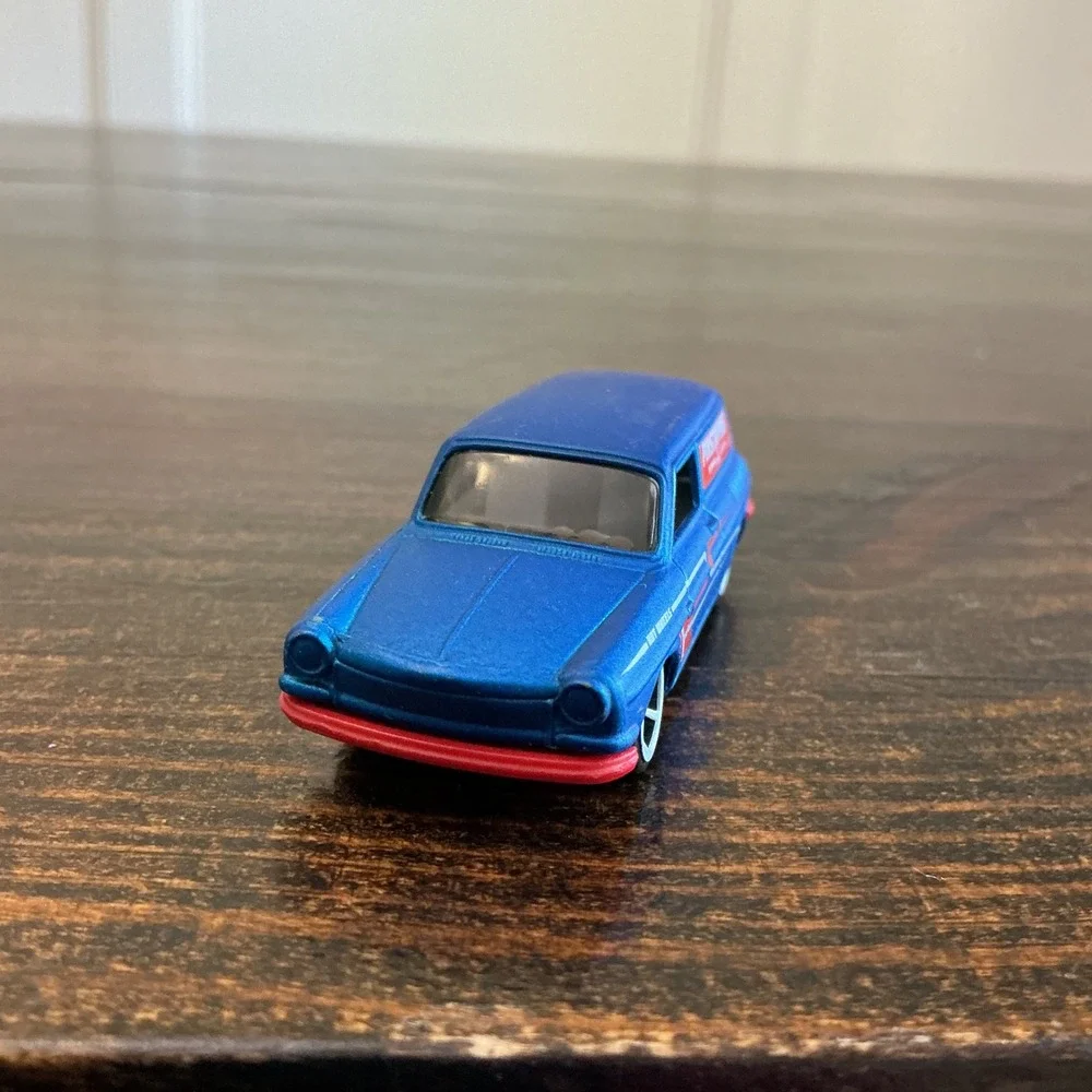 Hot Wheels Custom 69 Volkswagen Squareback Blue Pinstriping‎ HW Art Cars 2016